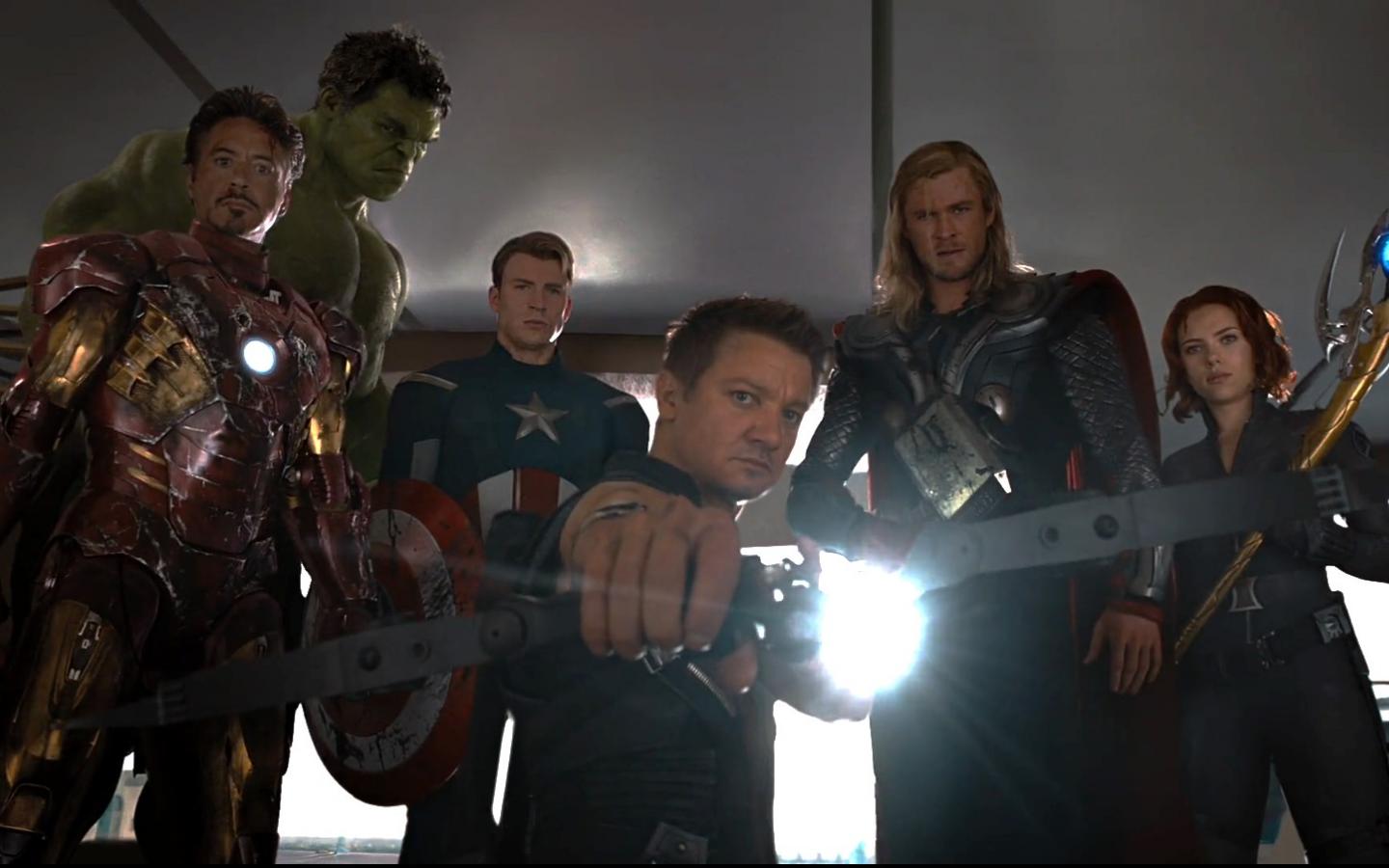 avengers-movie-bow-weapon-movie-stills-sceptres-1440x900-66303